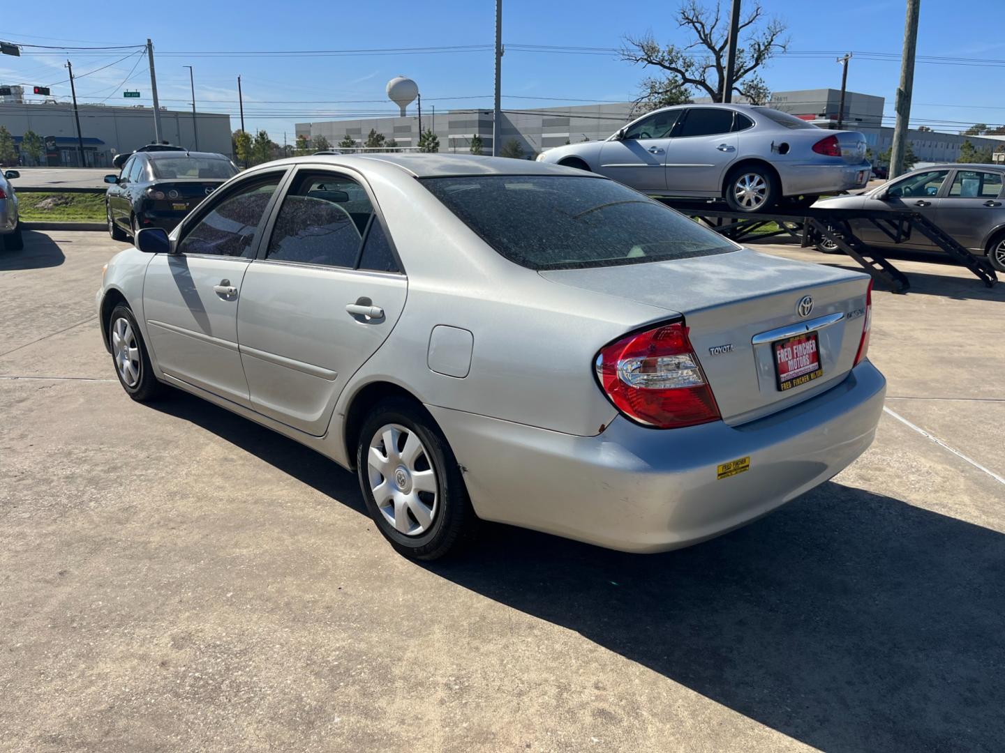 2002 SILVER /gray Toyota Camry LE (4T1BE32K72U) with an 2.4L L4 DOHC 16V engine, Automatic transmission, located at 14700 Tomball Parkway 249, Houston, TX, 77086, (281) 444-2200, 29.928619, -95.504074 - Photo#4